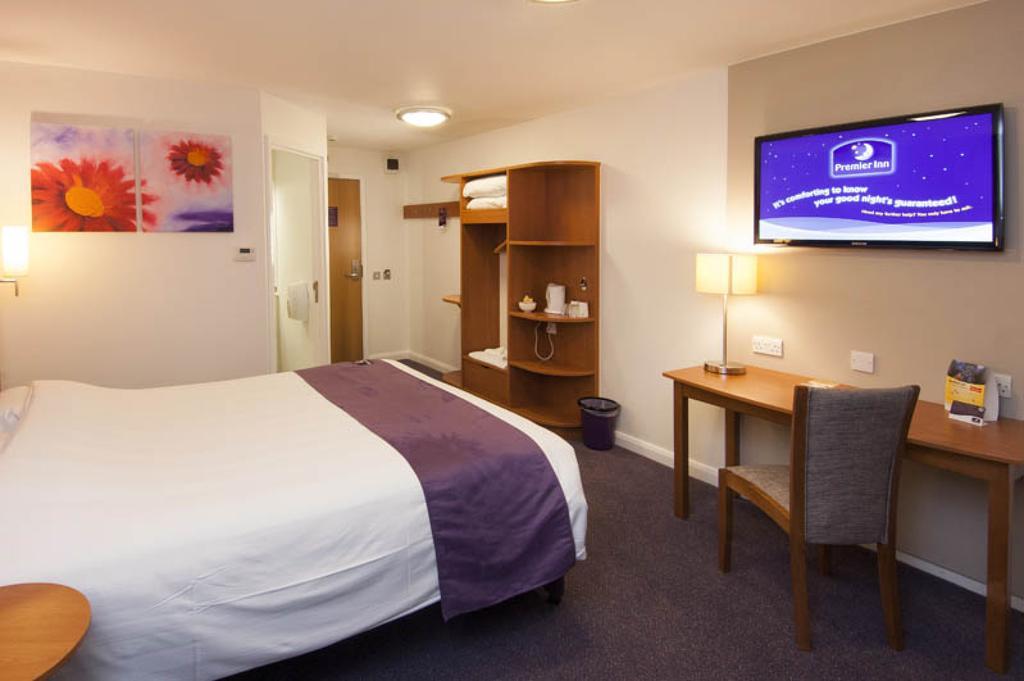 Premier Inn Falkirk East Exteriör bild