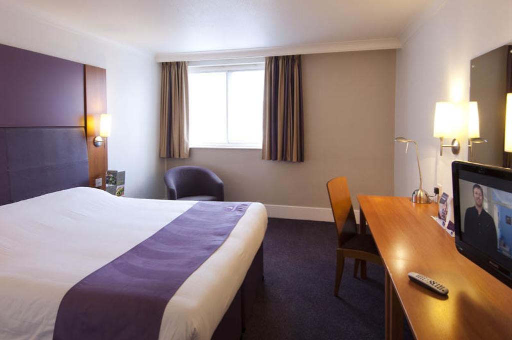 Premier Inn Falkirk East Exteriör bild