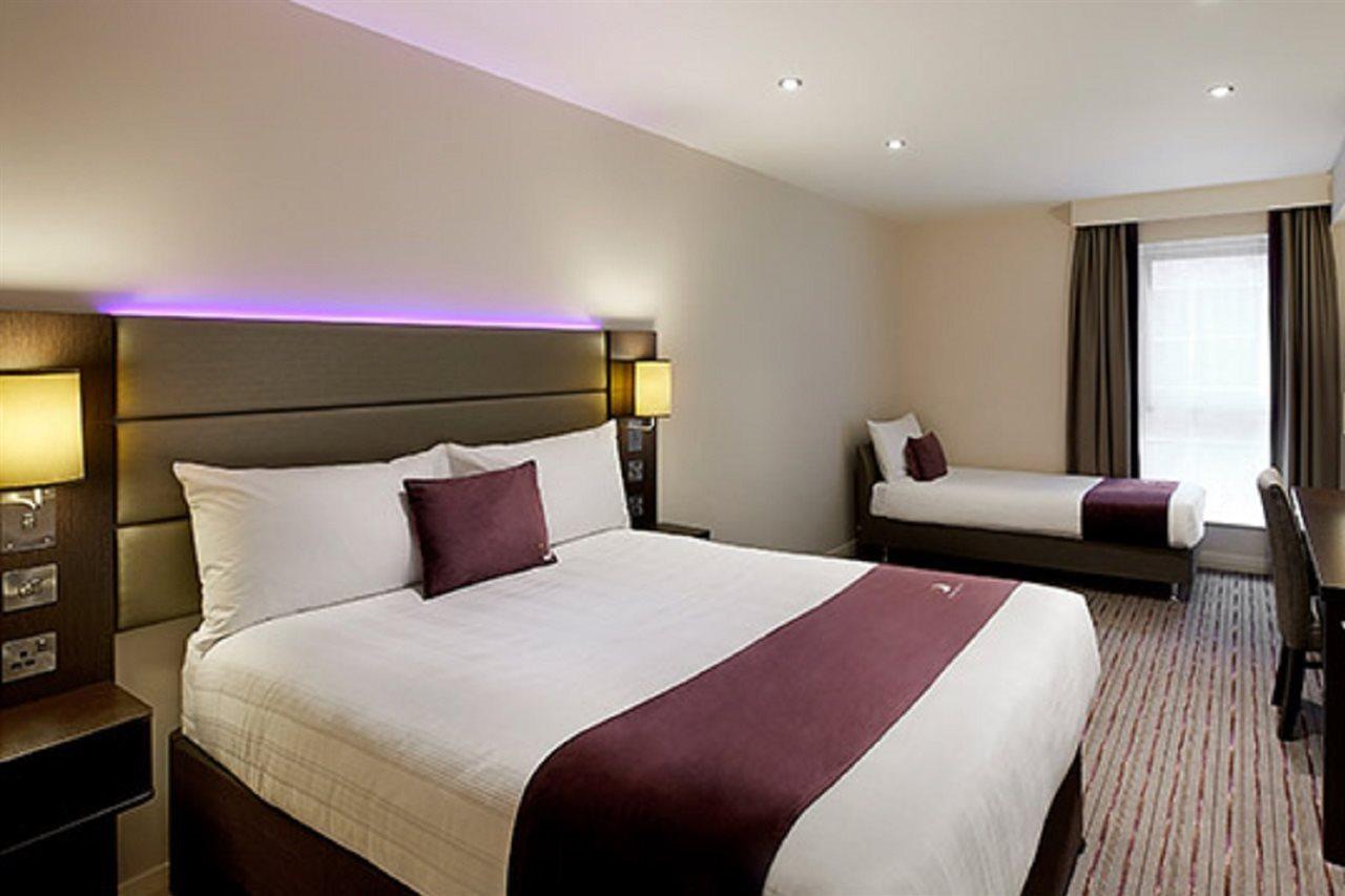 Premier Inn Falkirk East Exteriör bild