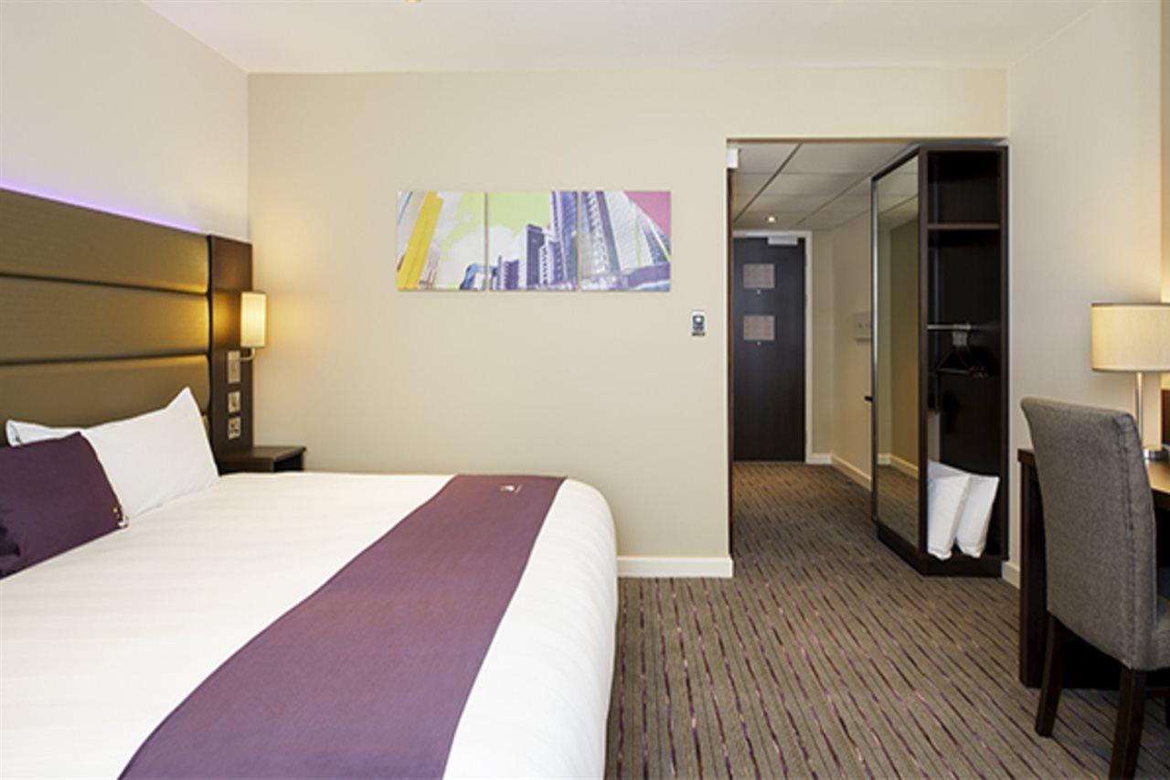 Premier Inn Falkirk East Exteriör bild