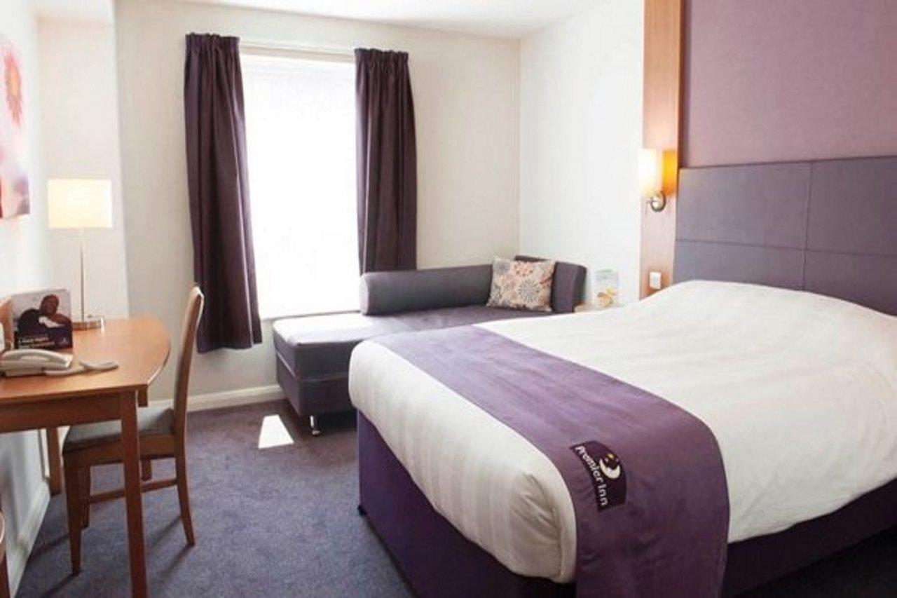 Premier Inn Falkirk East Exteriör bild